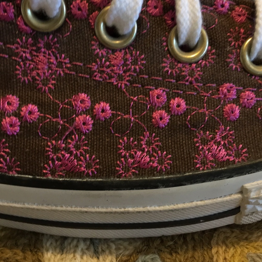 New brown pink embordered converse shoes Vintage - Picture 2 of 3